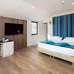 Western Hotel 4*