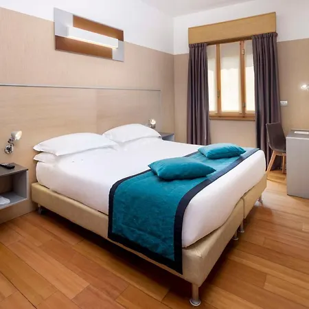 Western 4* Genoa